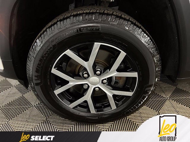 Used 2023 Jeep Grand Cherokee L Limited AWD/4WD image 34