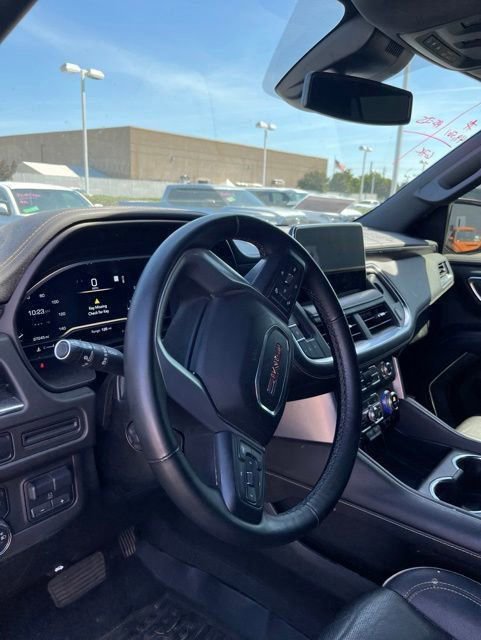 Used 2023 GMC Yukon SLT w/ SLT Luxury Package AWD/4WD image 12