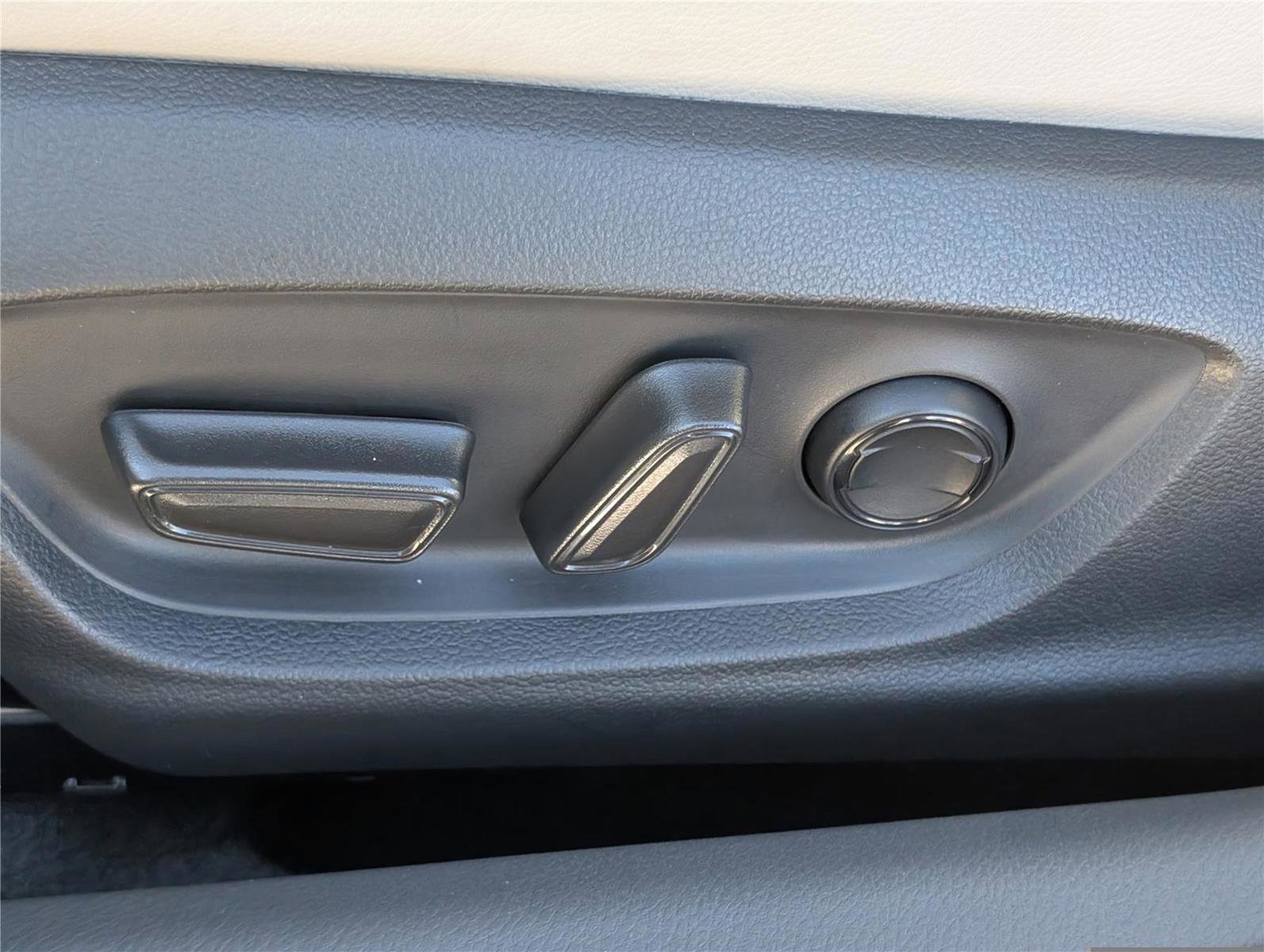 Used 2022 Toyota Camry SE image 19