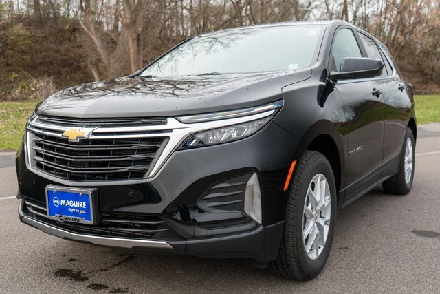 Used 2023 Chevrolet Equinox LT image 2