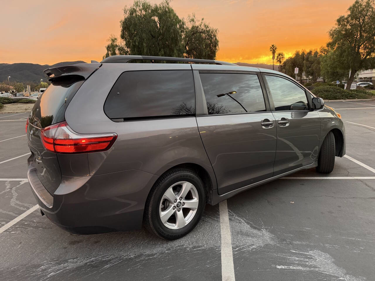 Used 2020 Toyota Sienna LE image 8