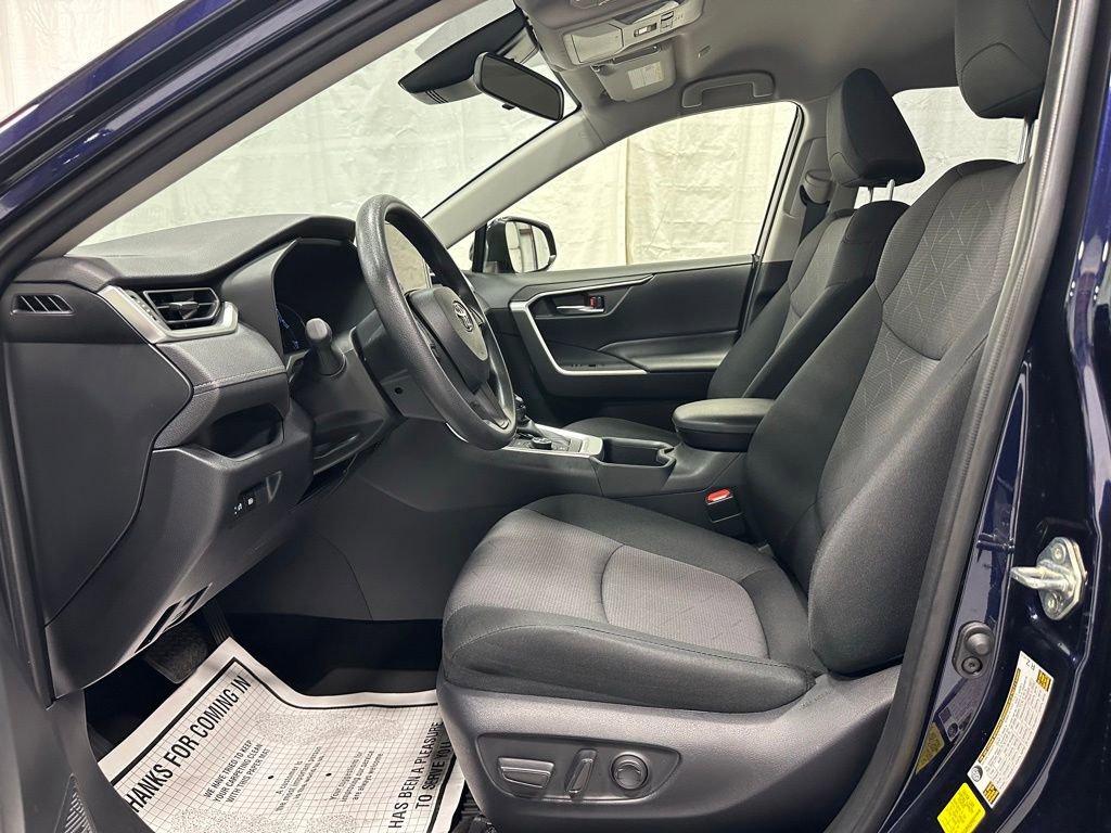Used 2025 Toyota RAV4 XLE AWD/4WD image 14