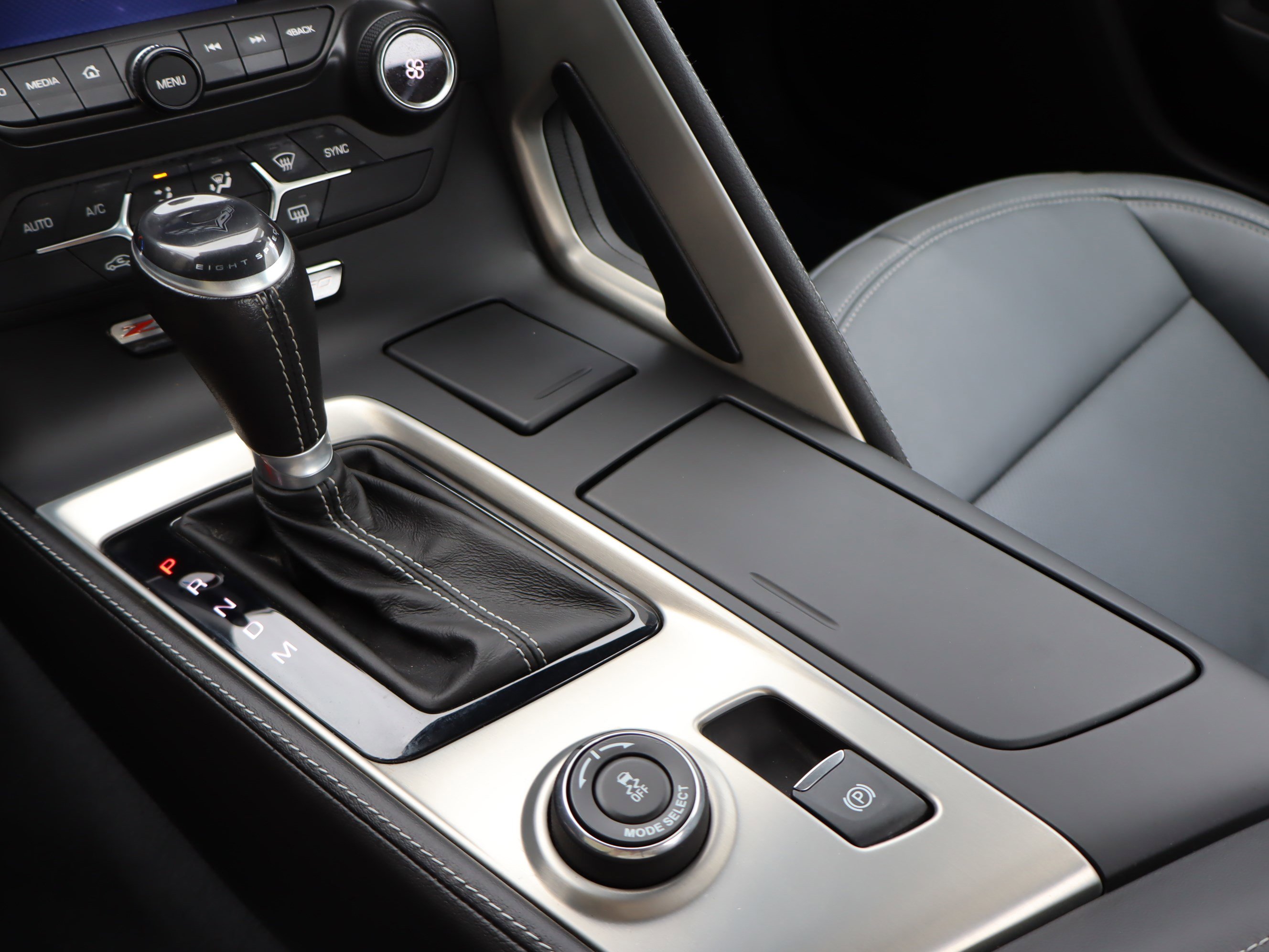 Used 2015 Chevrolet Corvette Z06 w/ Battery Protection Package image 28