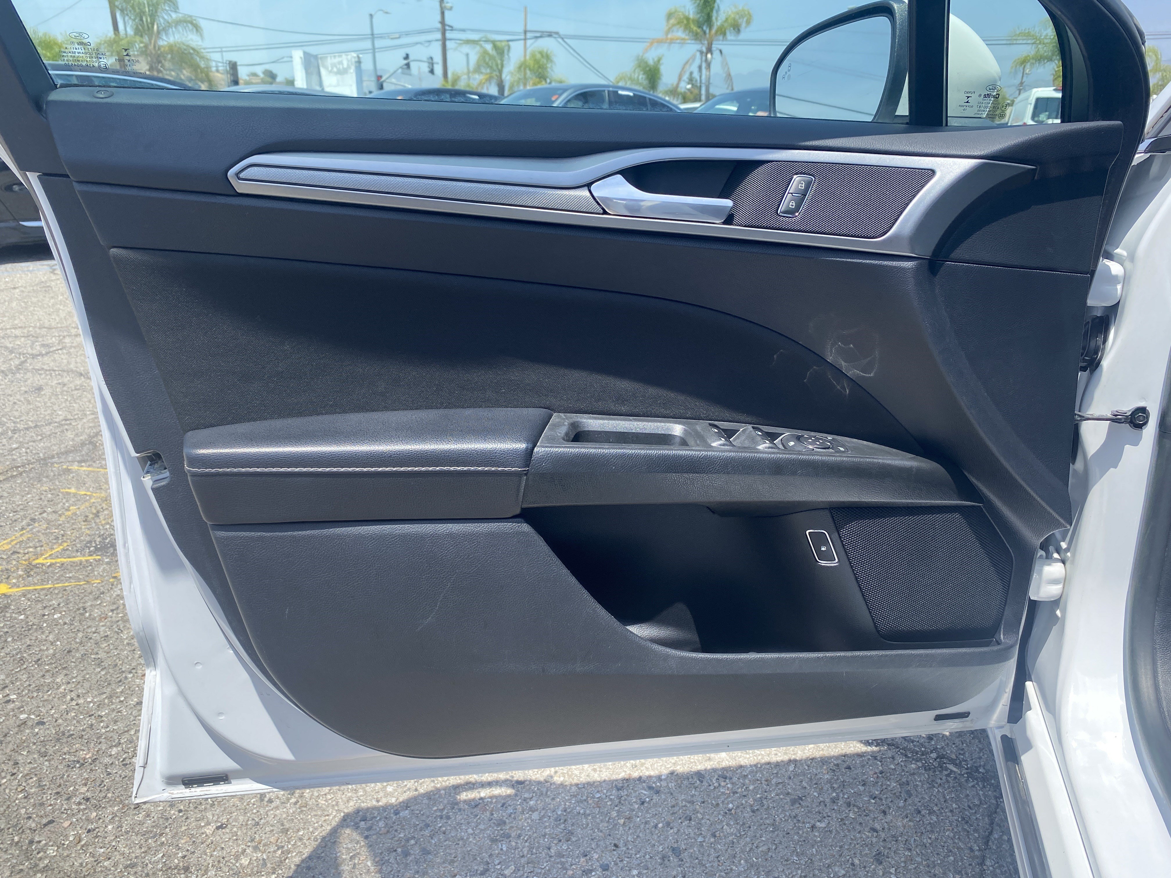 Used 2019 Ford Fusion SE FWD image 17