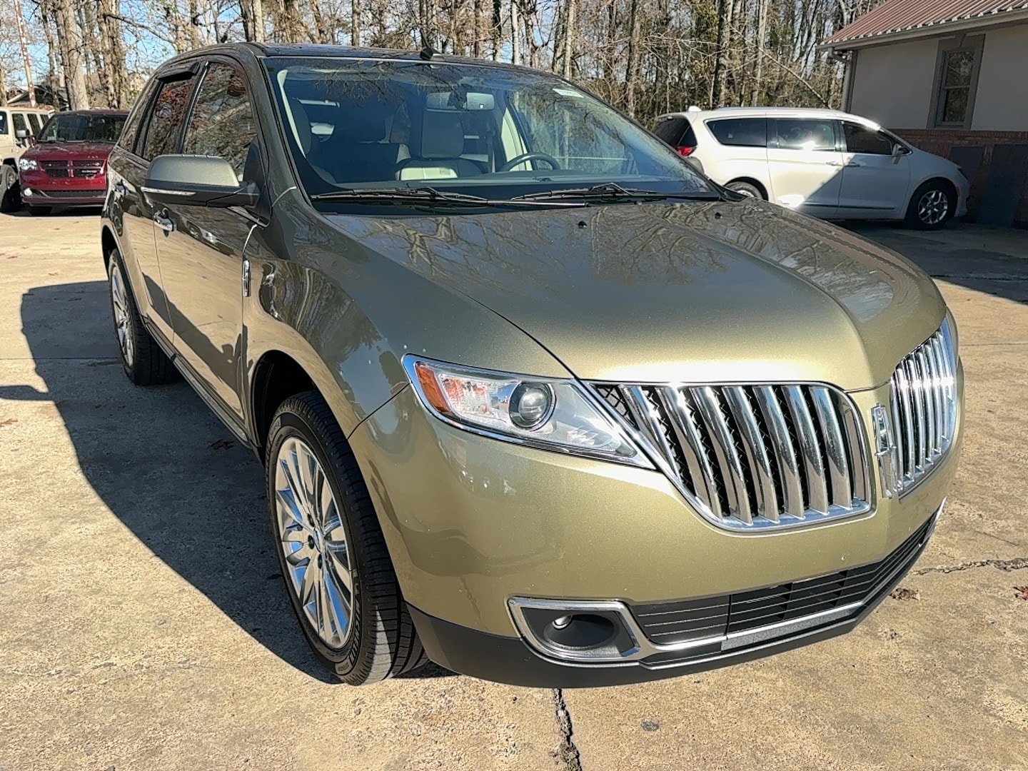 Used 2013 Lincoln MKX FWD image 3