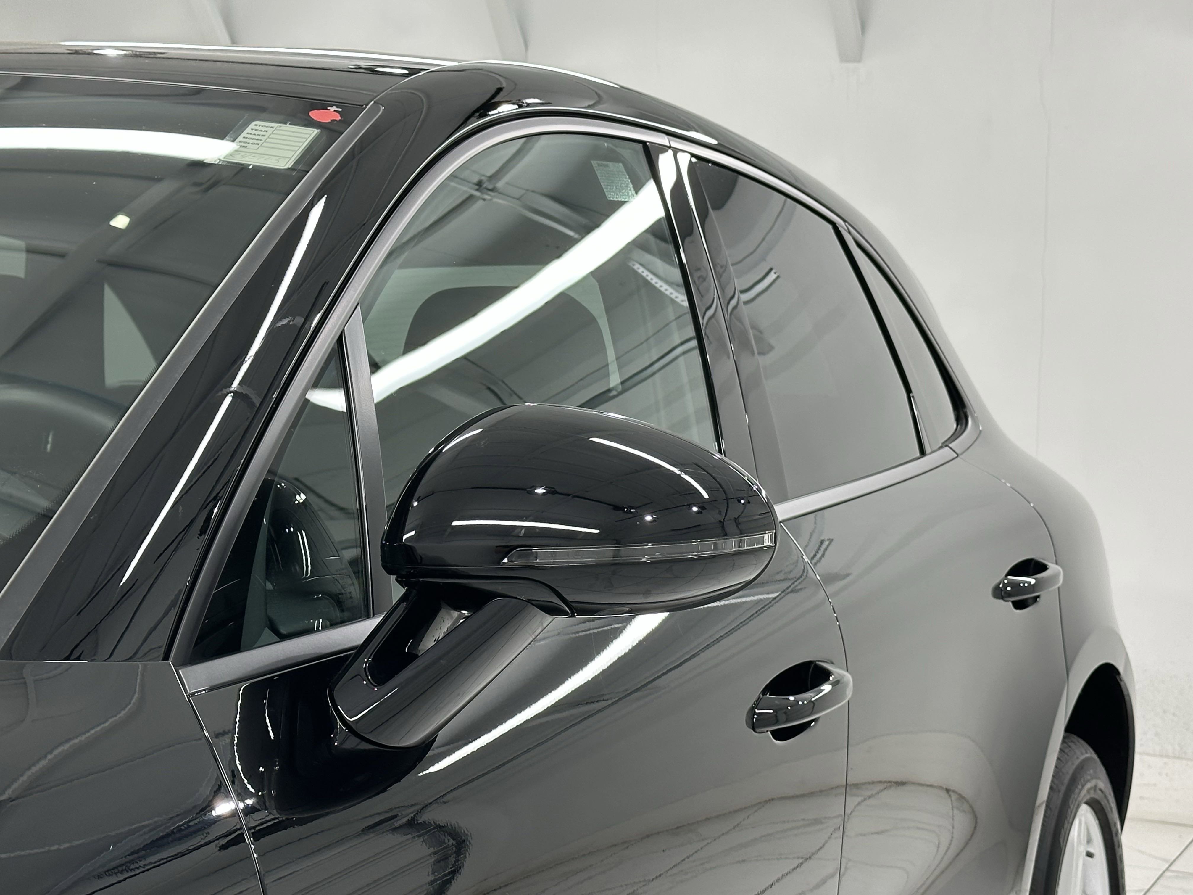 Certified 2024 Porsche Macan image 19