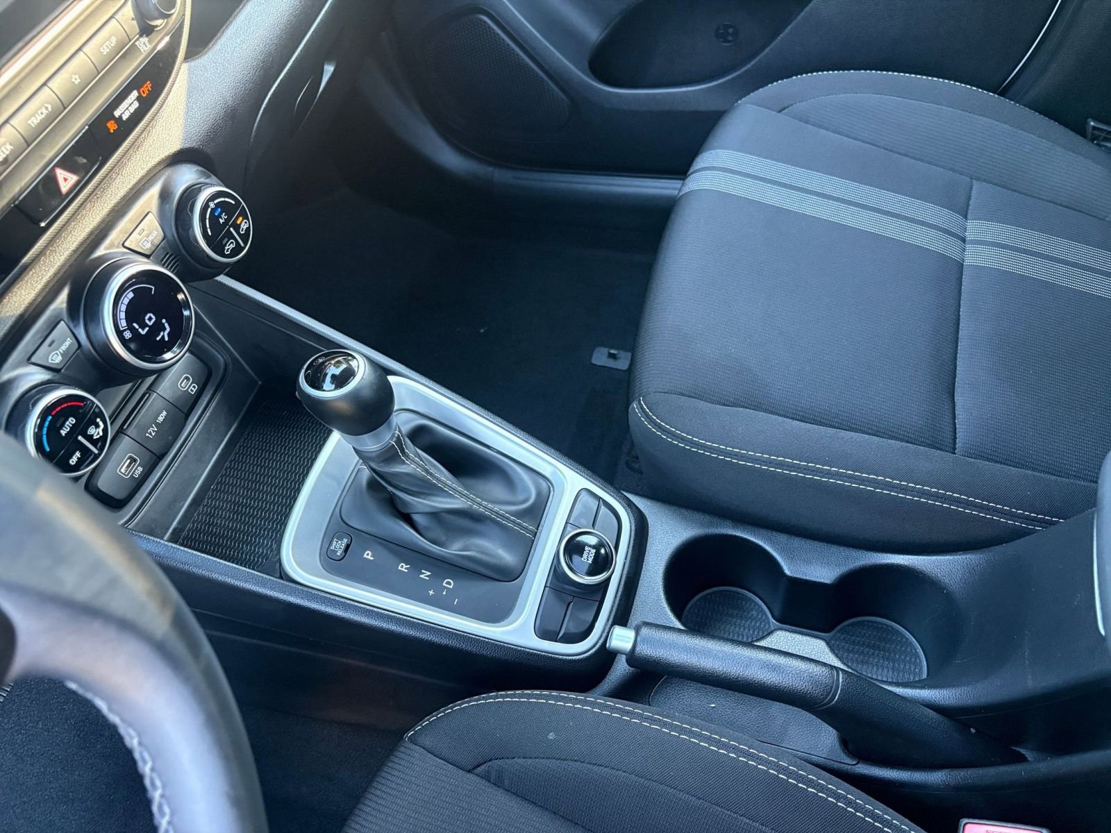 Used 2025 Hyundai Venue SEL image 41