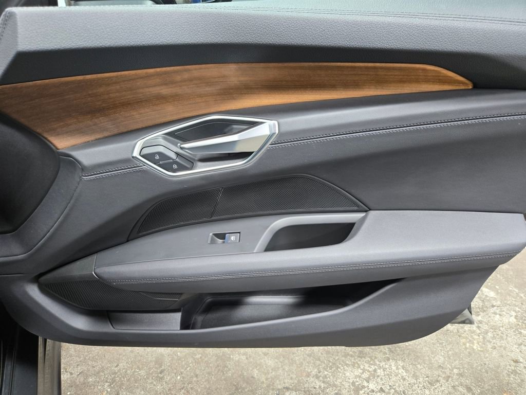 Used 2022 Audi e-tron GT Premium Plus image 49