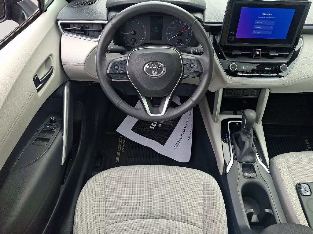 Used 2024 Toyota Corolla Cross LE w/ Moonroof Package AWD/4WD image 12