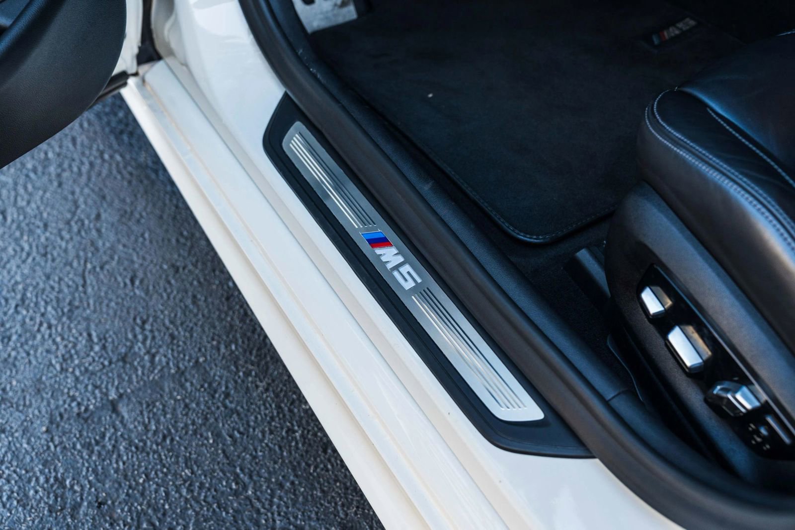 Used 2020 BMW M5 w/ Executive Package image 21