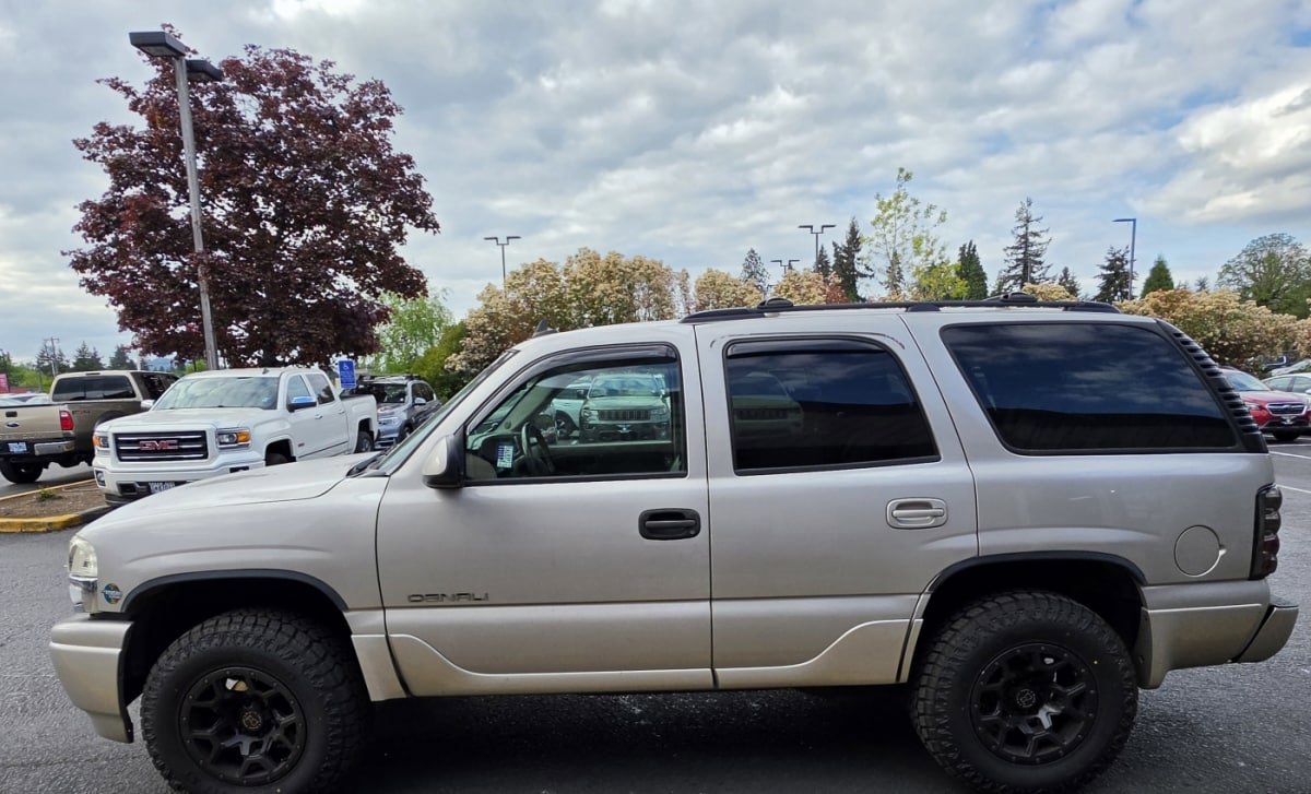 Used 2006 GMC Yukon Denali AWD/4WD image 2