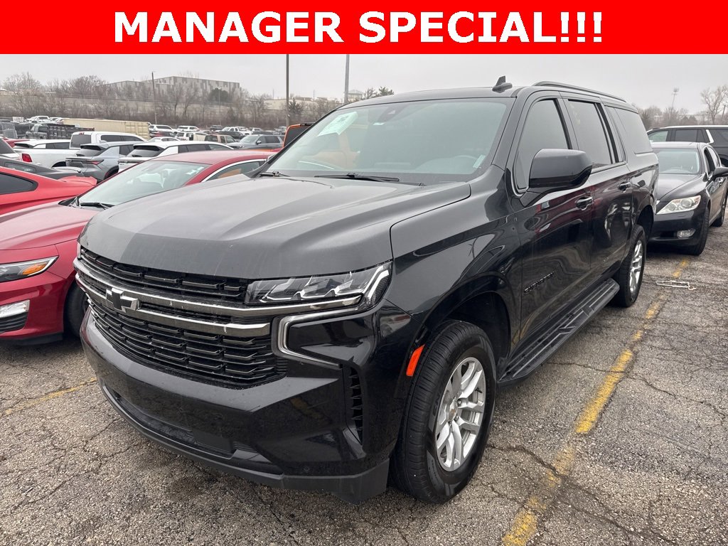 Used 2022 Chevrolet Suburban RST image 3