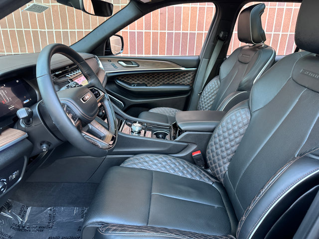 Used 2025 Jeep Grand Cherokee Summit w/ Obsidian Package image 26