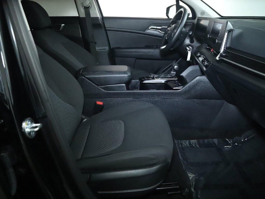 Used 2025 Kia Sportage LX AWD/4WD image 36