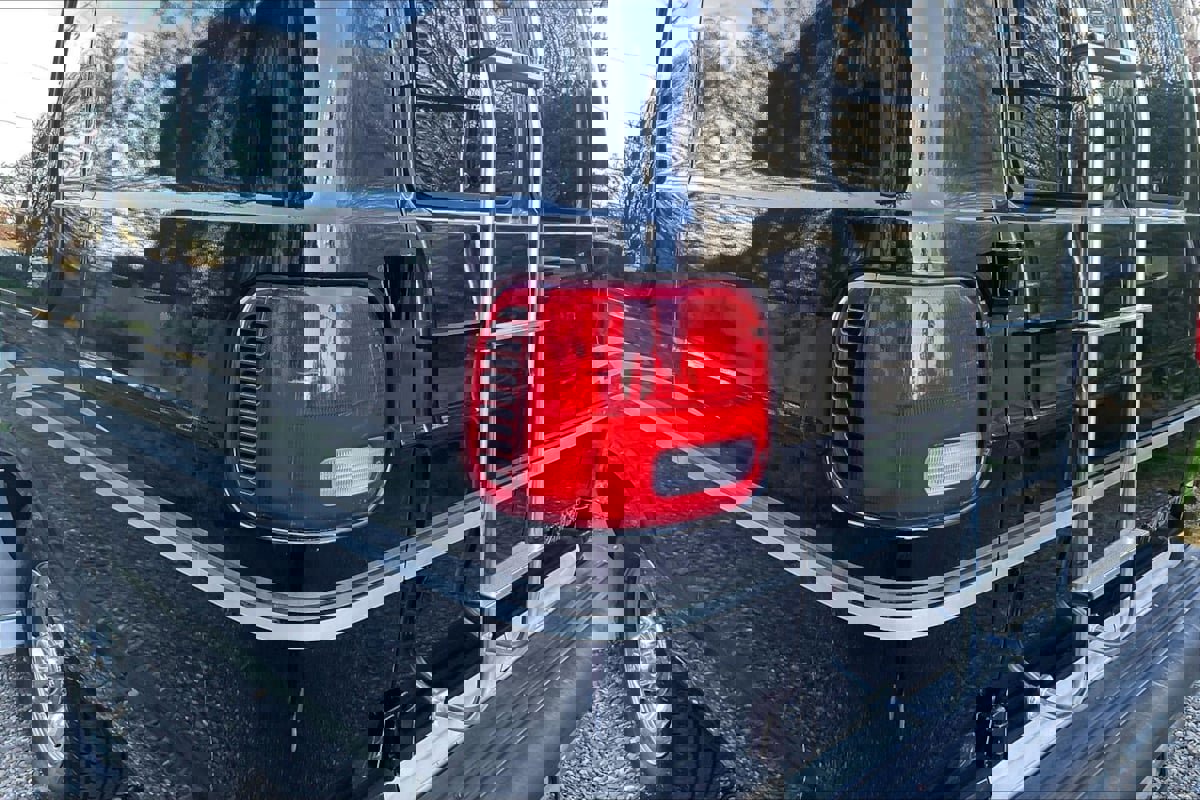 Used 2001 Dodge B3500 image 20