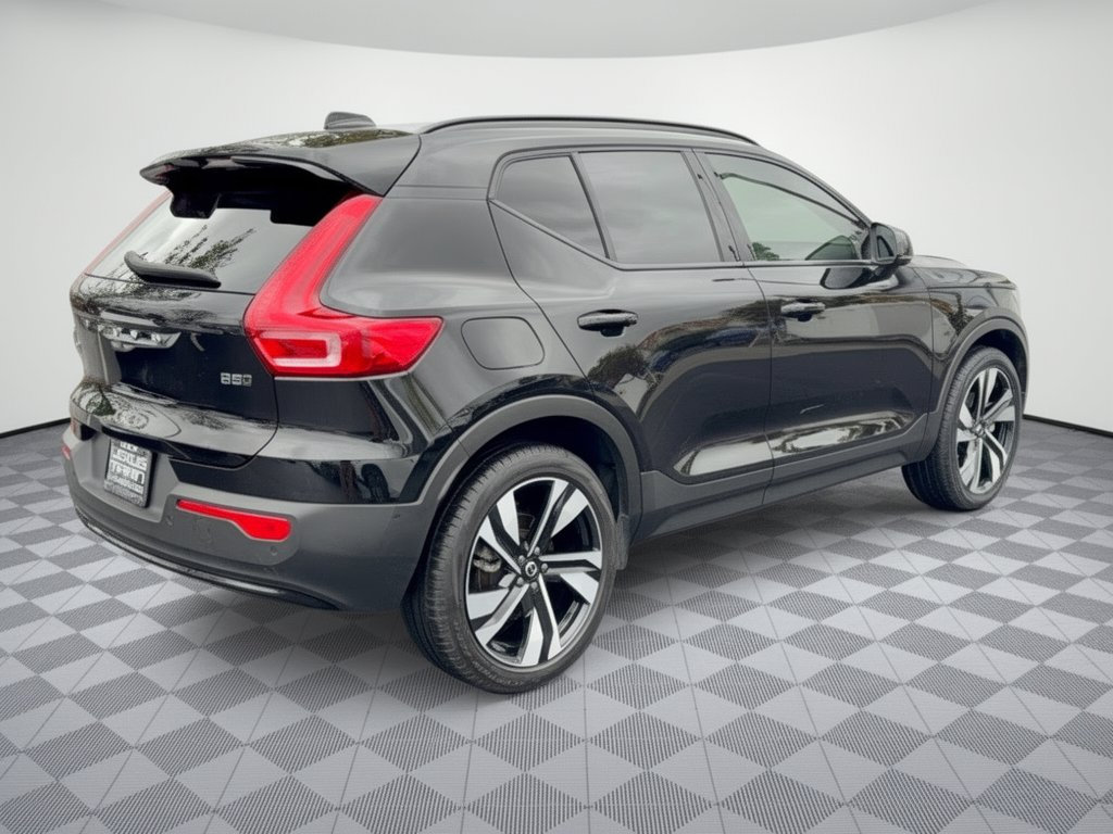 Used 2024 Volvo XC40 B5 Plus w/ Protection Package Premier AWD/4WD image 9