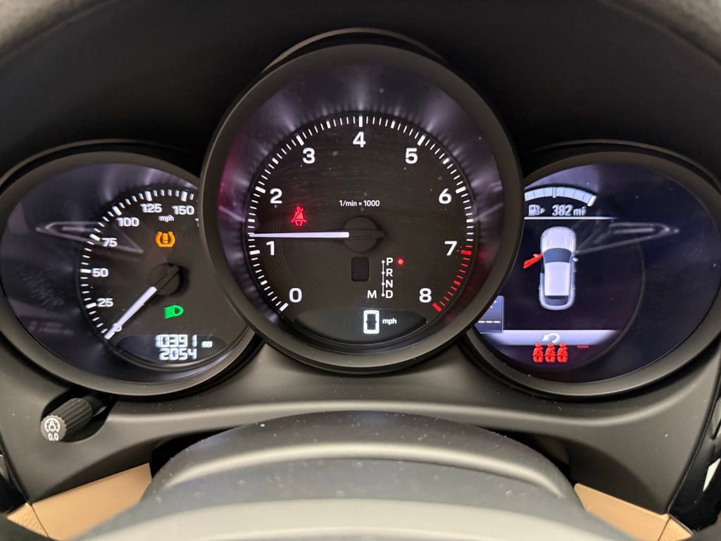 Used 2025 Porsche Macan image 11