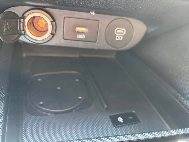 Used 2024 Hyundai Elantra Limited FWD image 30