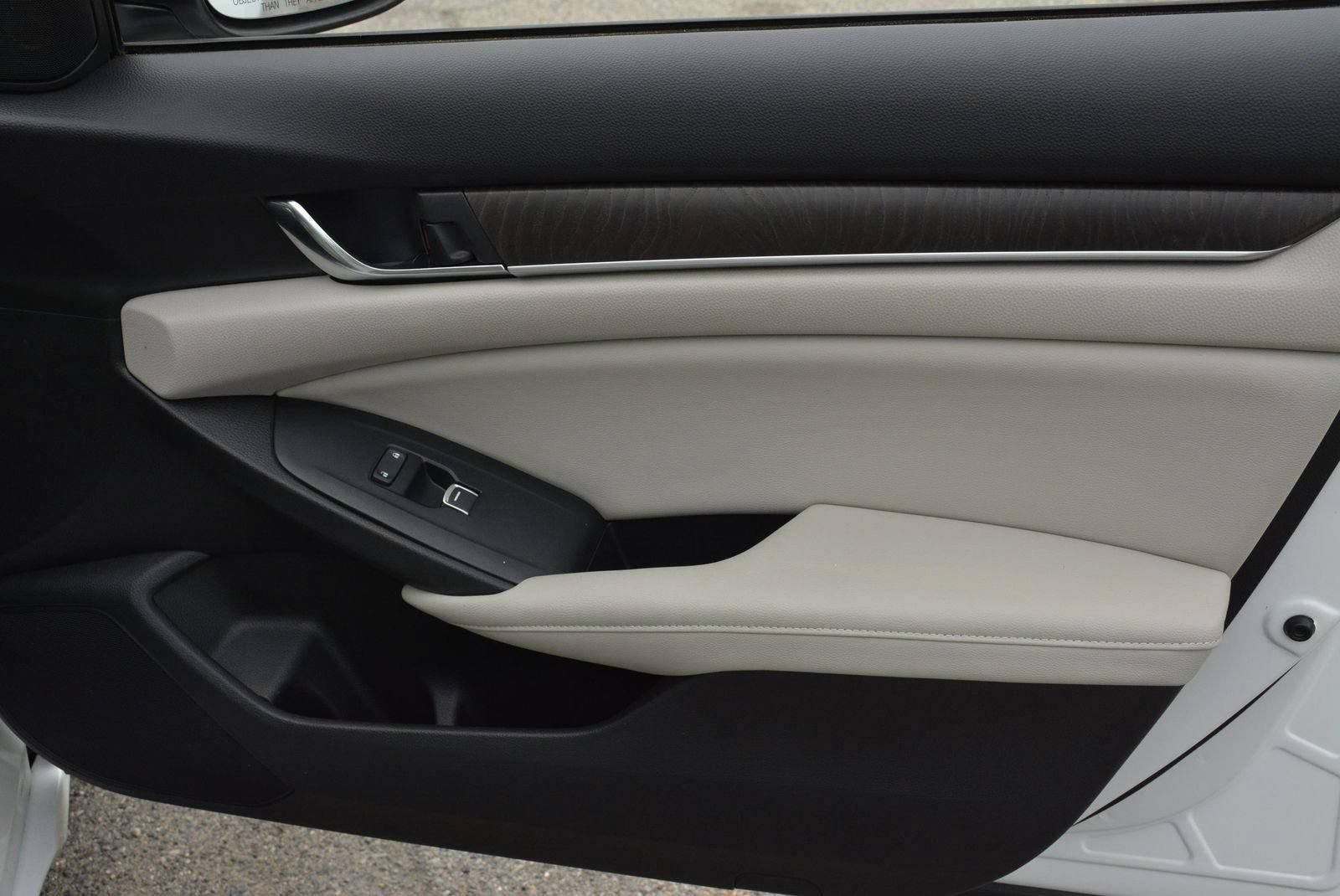 Used 2018 Honda Accord EX image 21