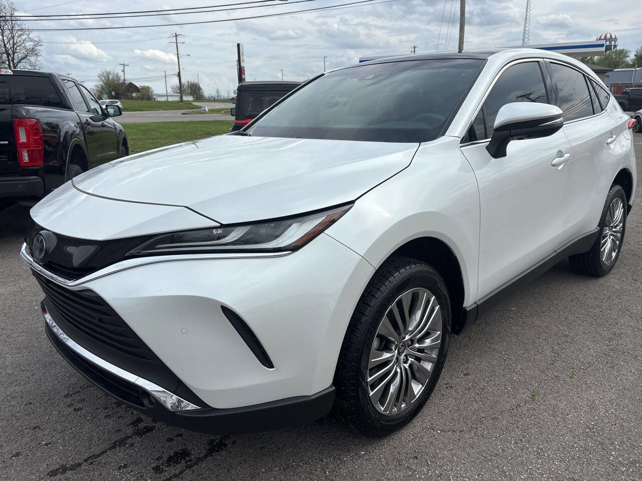 Used 2024 Toyota Venza Limited image 1