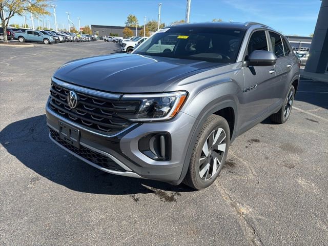 Used 2024 Volkswagen Atlas Cross Sport SE image 2