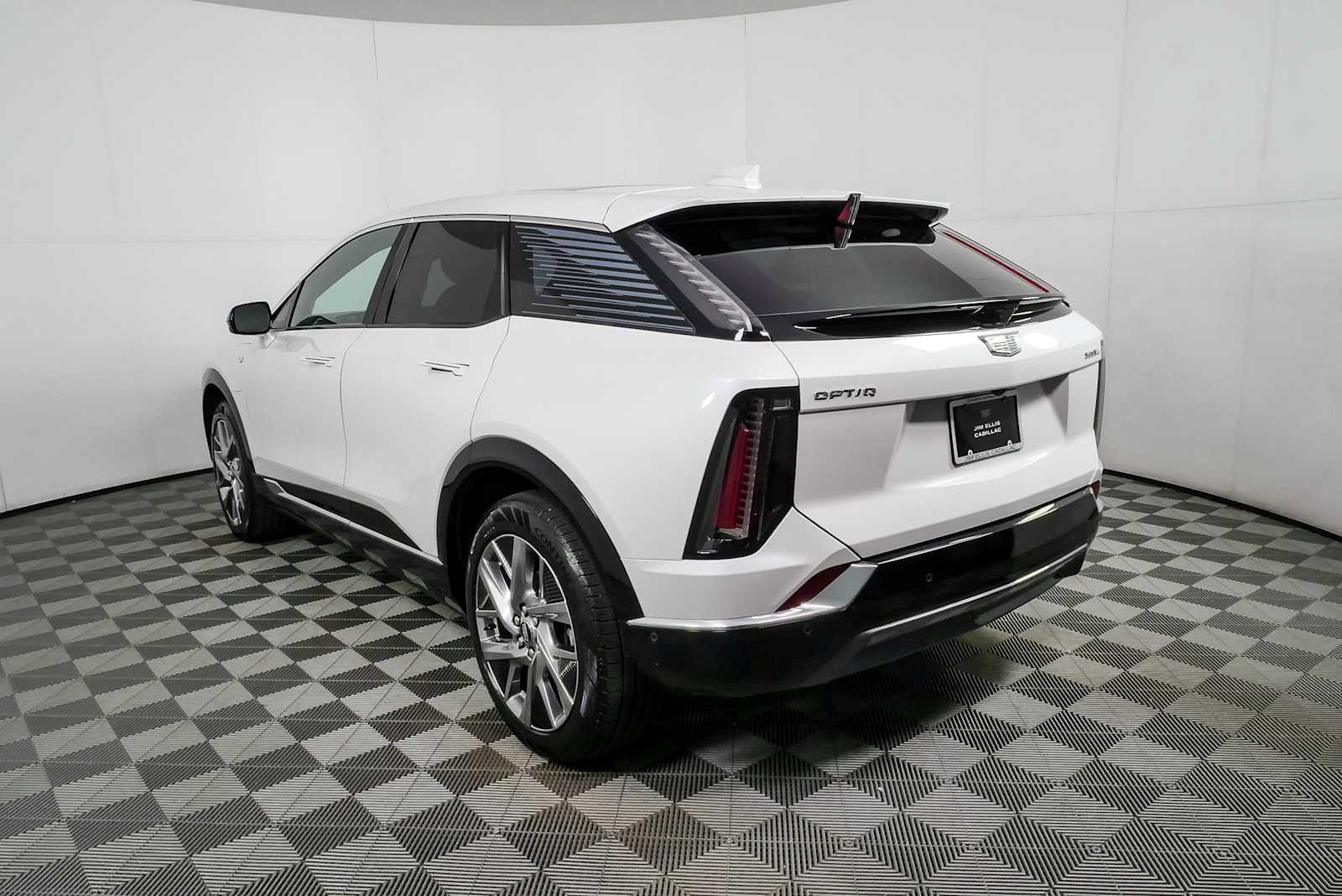 Certified 2025 Cadillac Optiq Luxury 1 AWD/4WD image 26