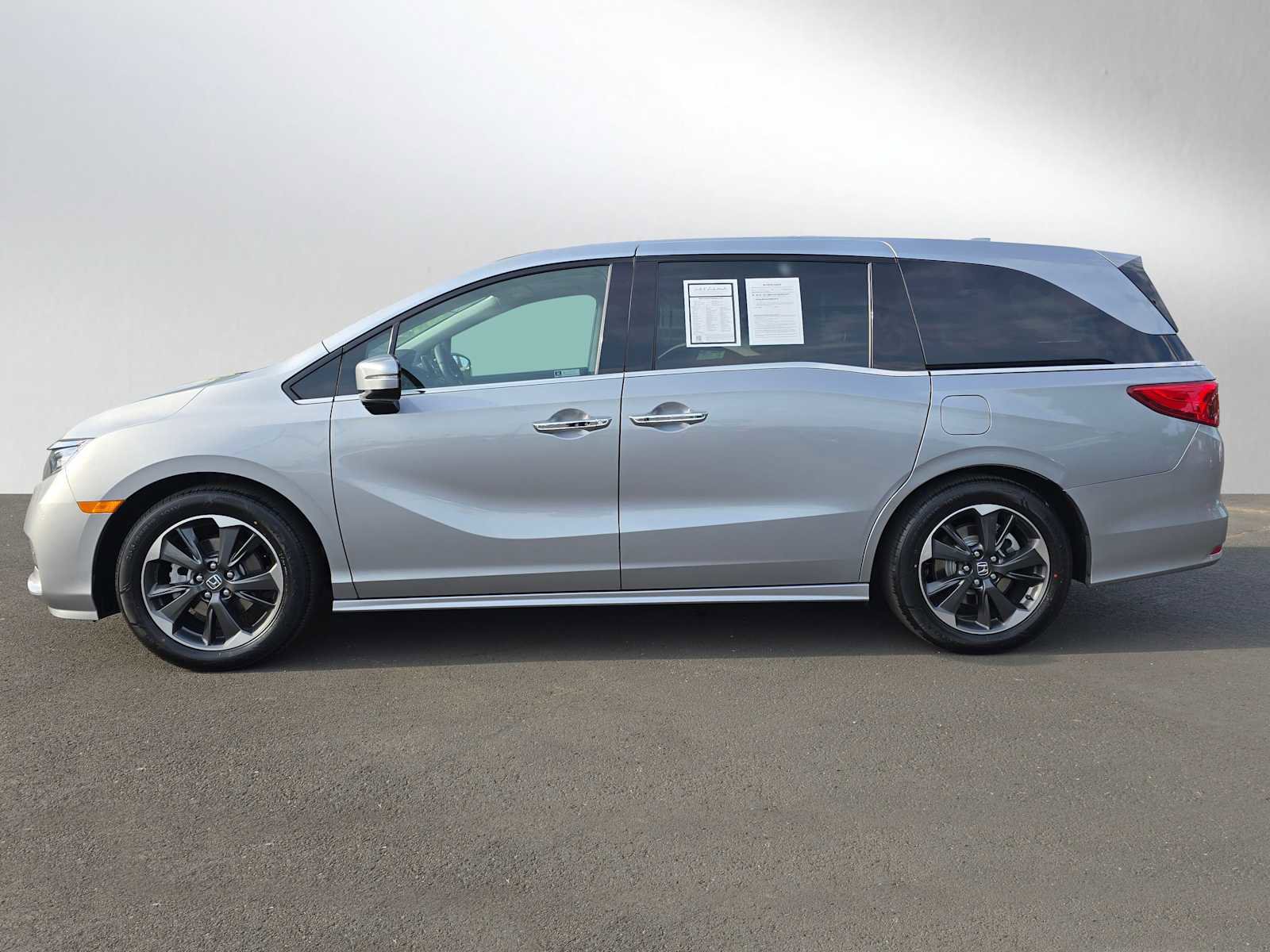 Used 2023 Honda Odyssey Elite image 6