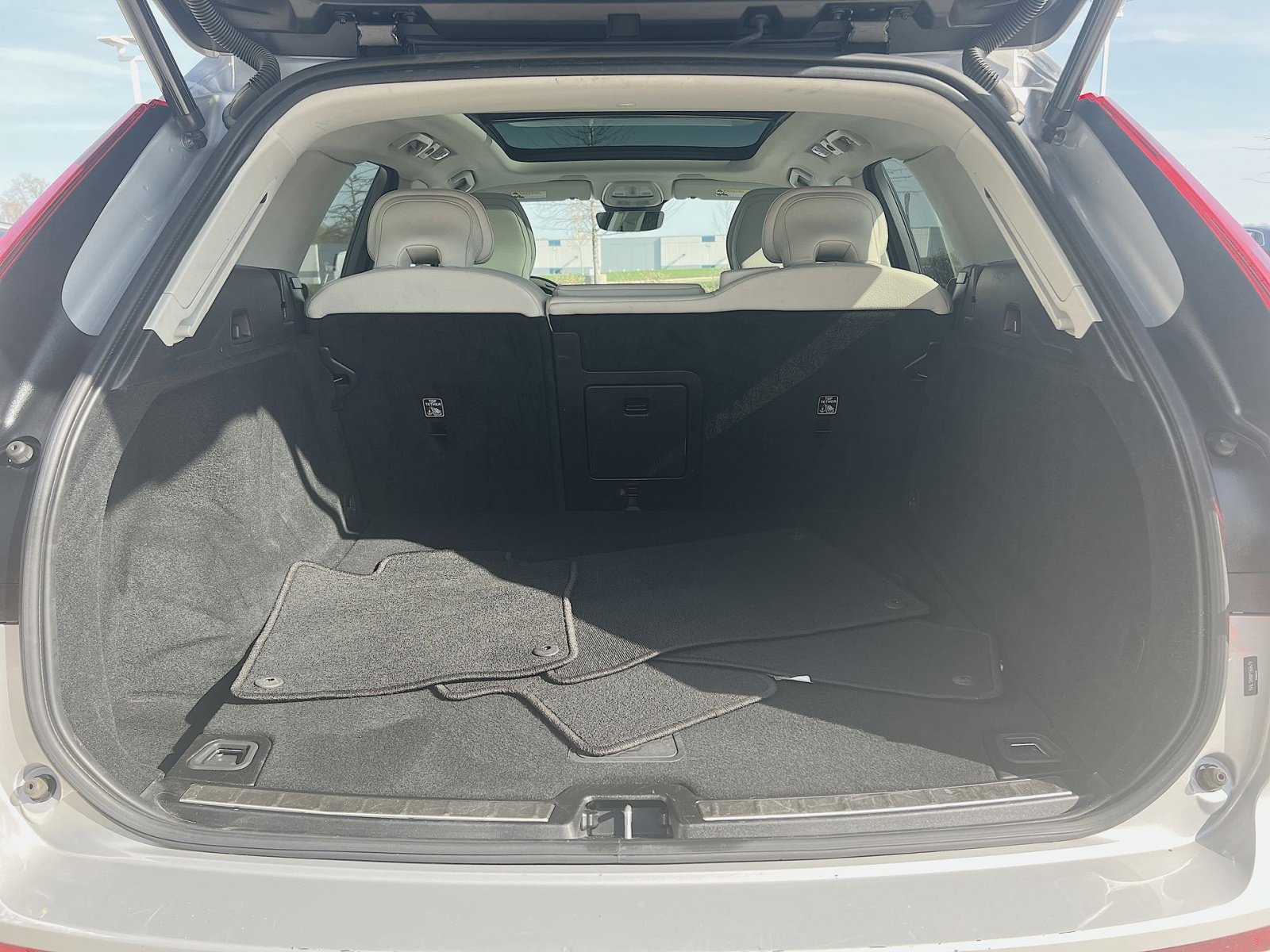 Certified 2023 Volvo XC60 B5 Plus w/ Climate Package image 26