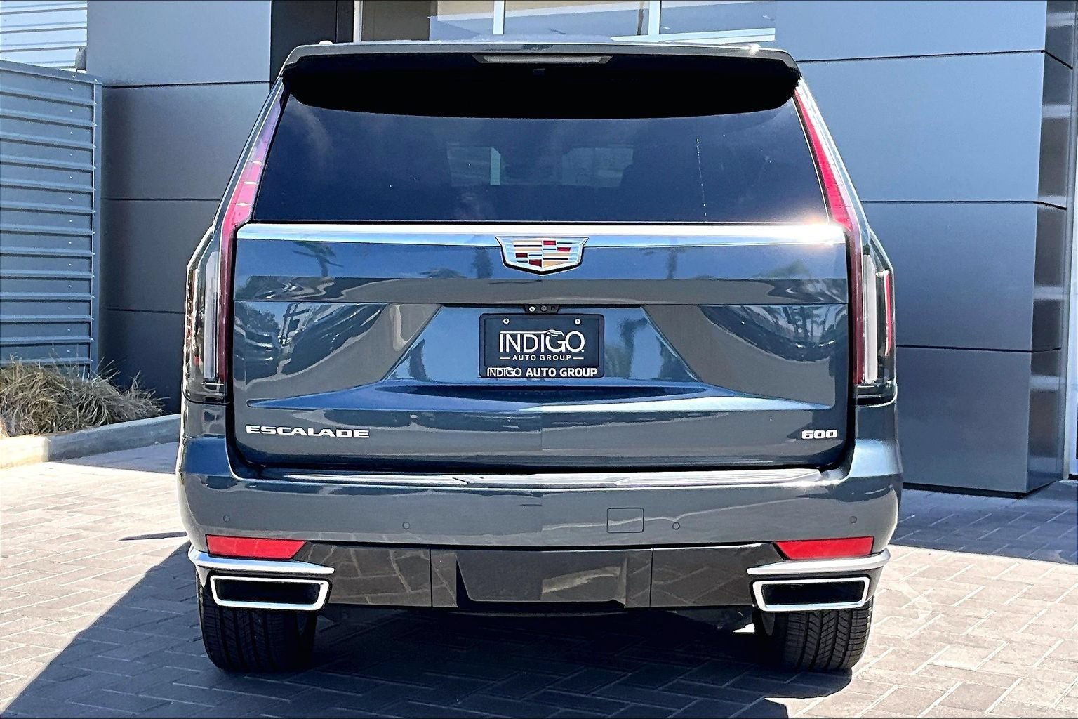 Used 2021 Cadillac Escalade Premium Luxury RWD image 2