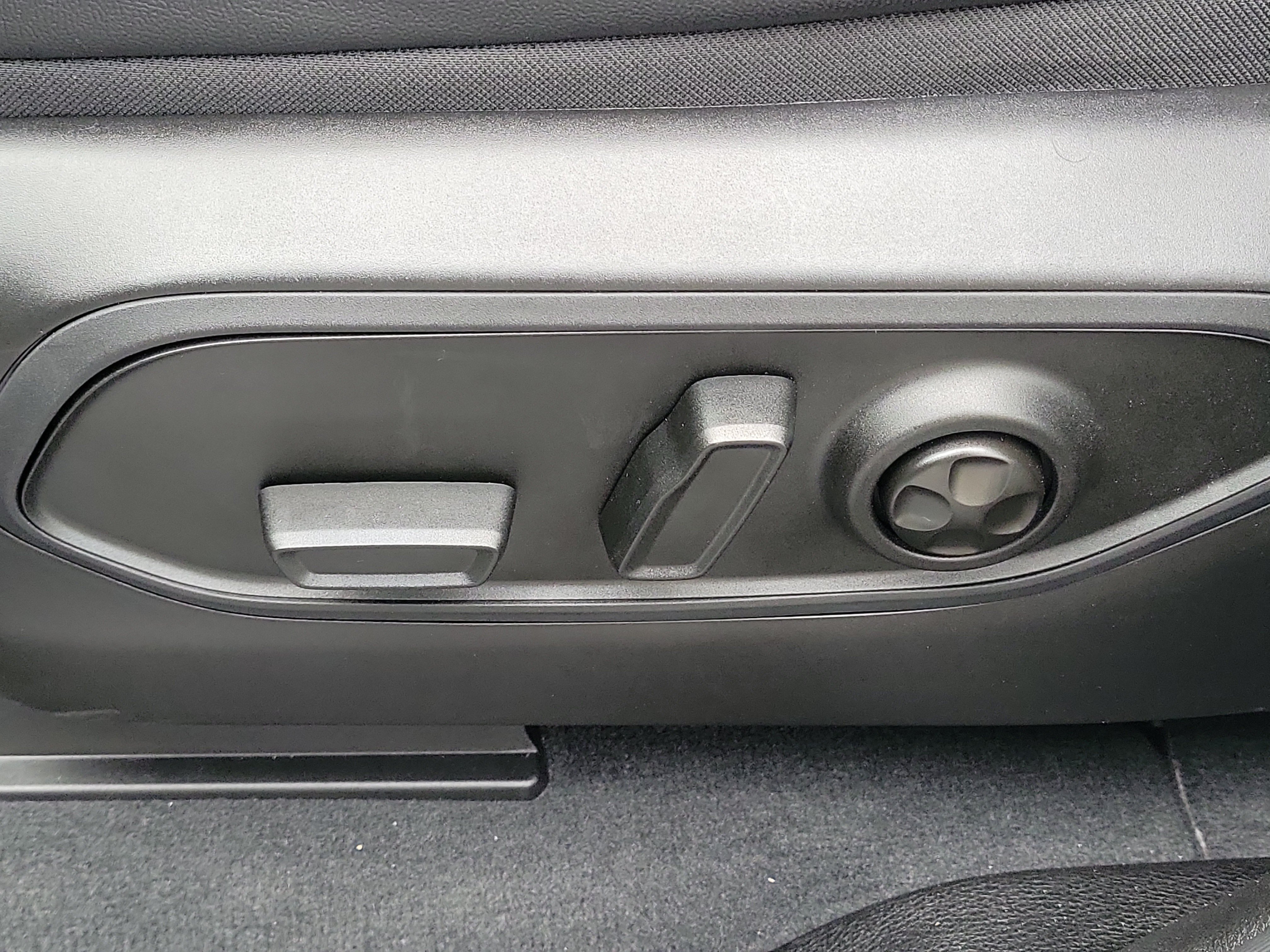 Used 2025 Jeep Grand Cherokee Limited RWD image 21