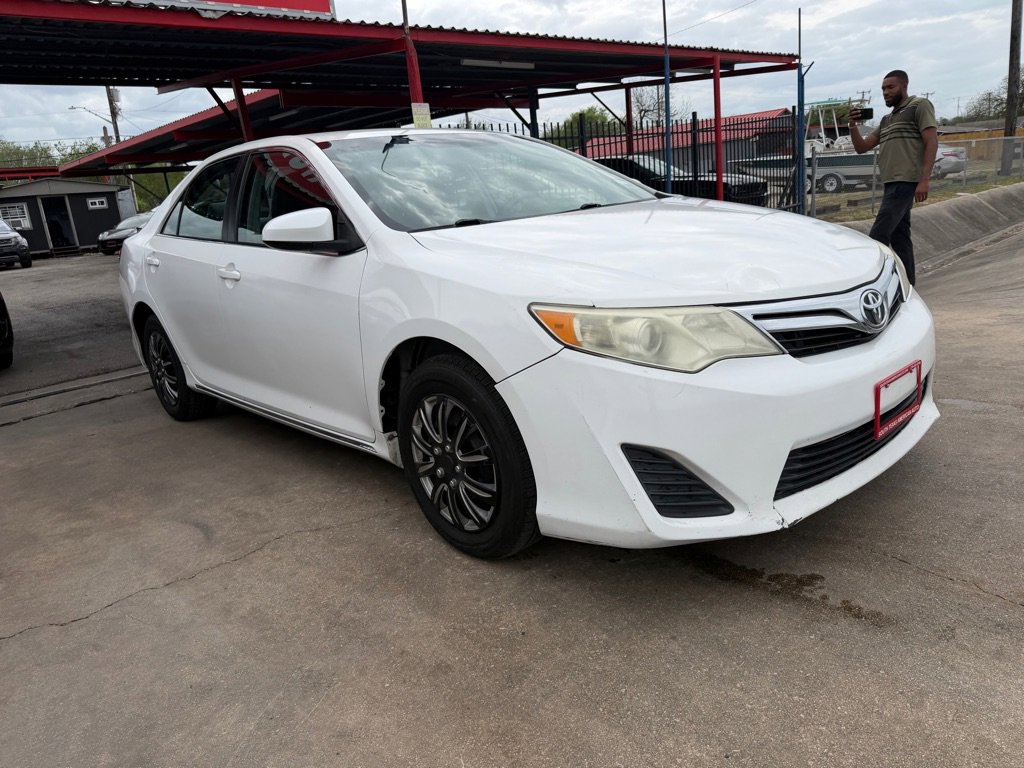Used 2014 Toyota Camry LE image 6