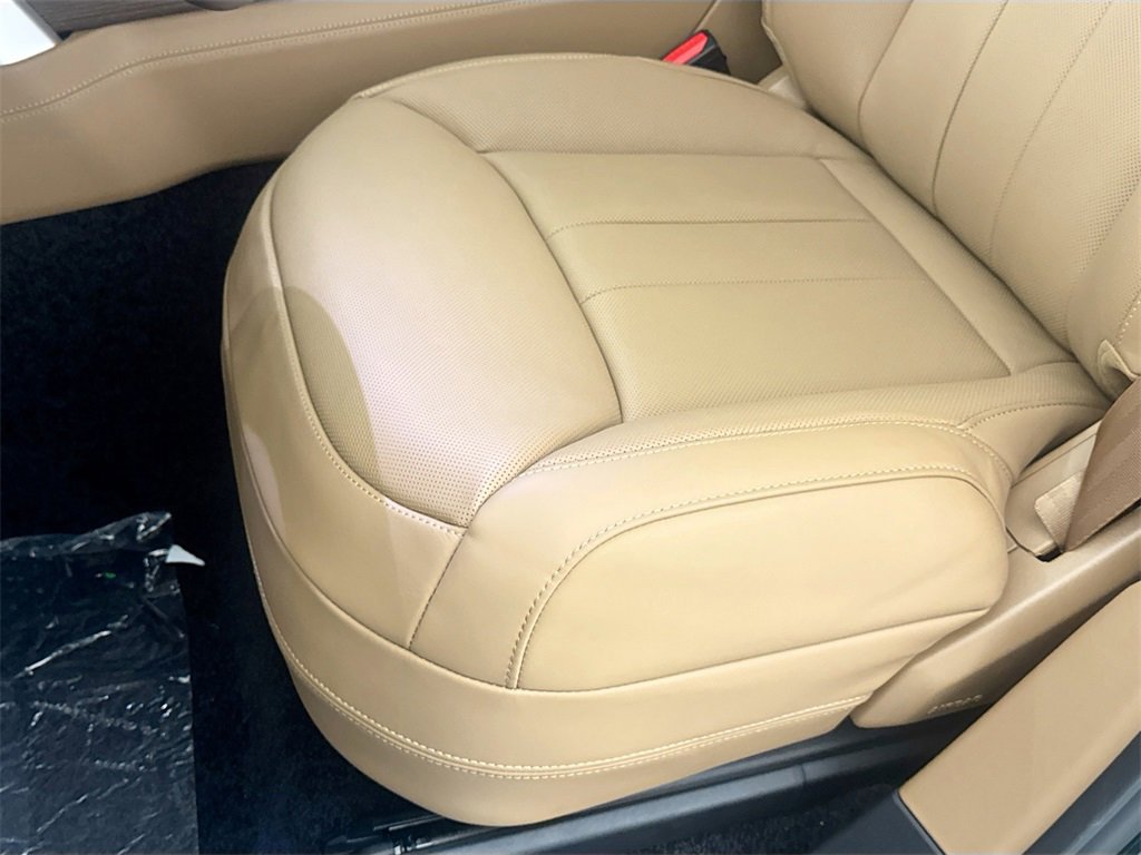 New 2026 Land Rover Range Rover Long Wheelbase SE image 19