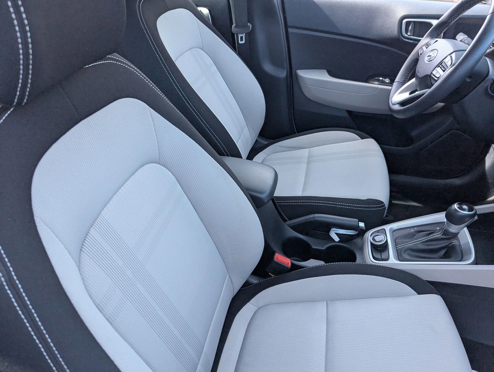 Used 2025 Hyundai Venue SEL image 10