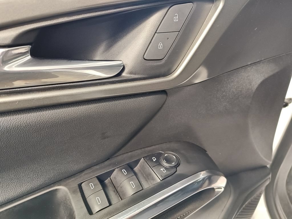 Used 2024 Chevrolet Traverse LS FWD image 17