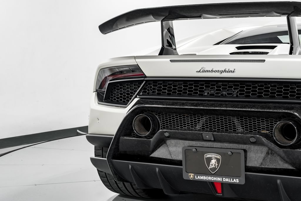 Used 2018 Lamborghini Huracan Performante AWD/4WD image 48