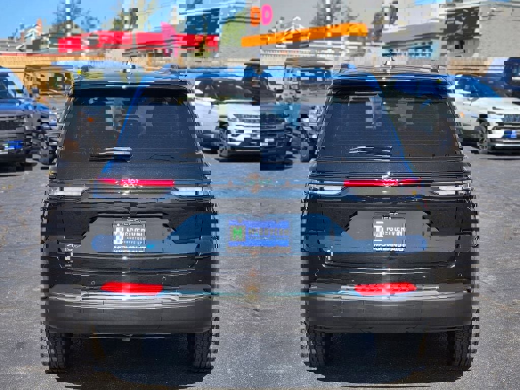 Used 2023 Jeep Grand Cherokee 4WD 4xe image 4