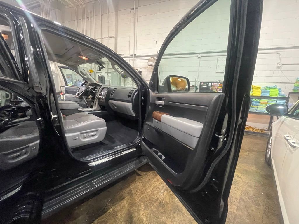 Used 2013 Toyota Tundra Platinum image 18