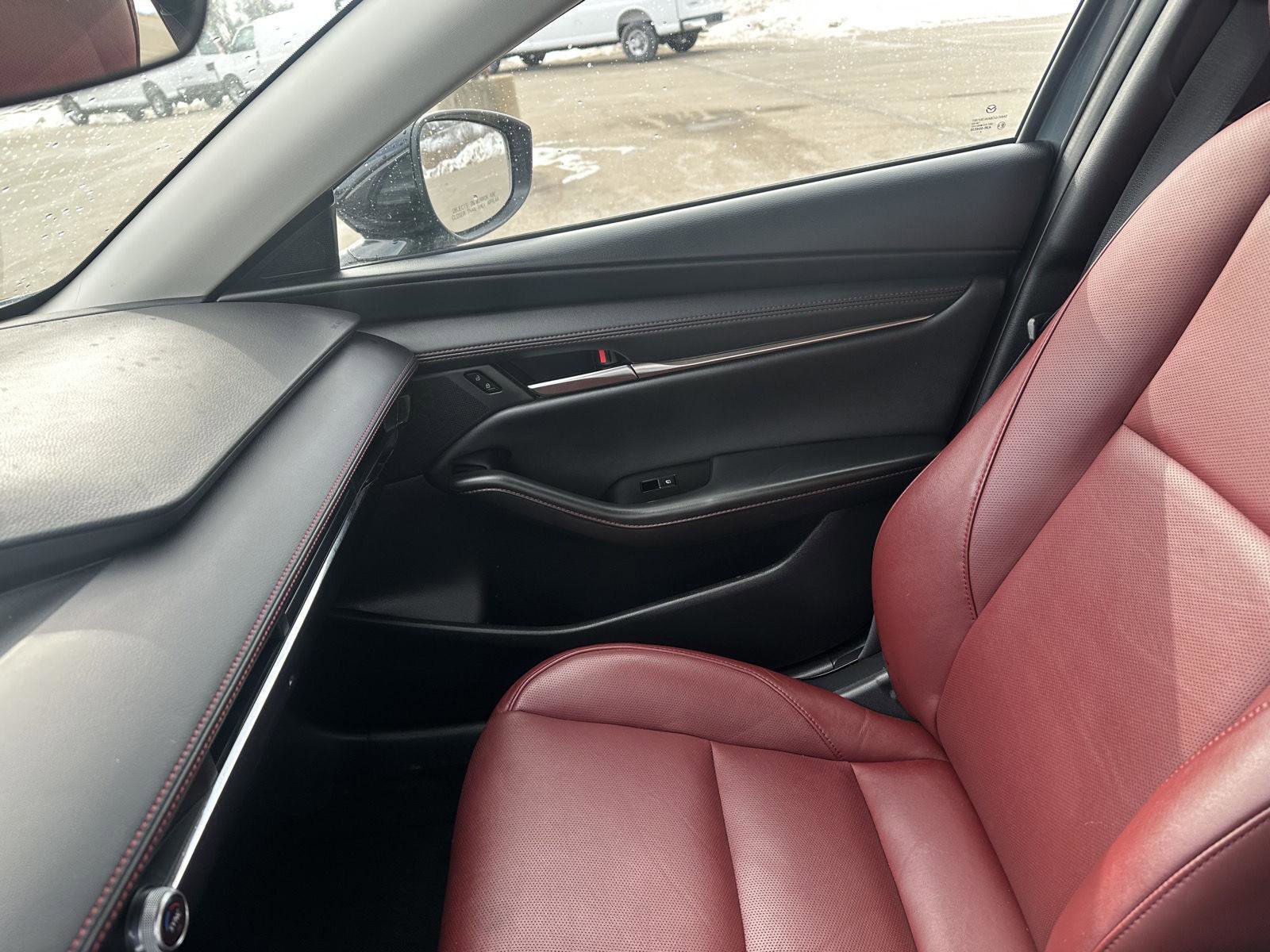 Used 2025 MAZDA MAZDA3 s image 33