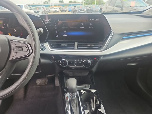 Used 2025 Chevrolet Trax LT FWD image 17