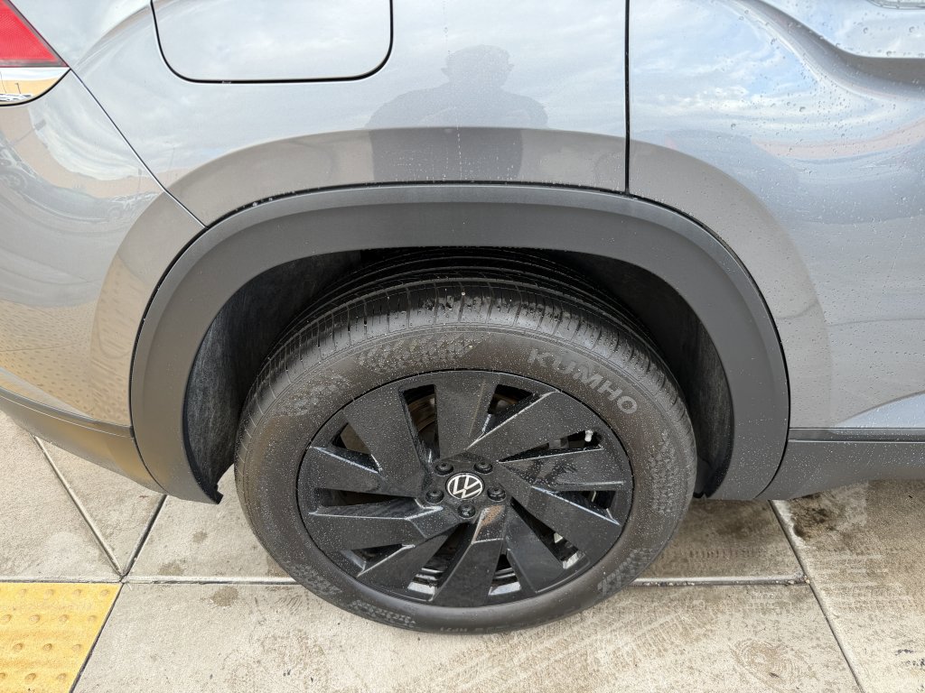 Used 2024 Volkswagen Atlas Cross Sport SE w/ Panoramic Sunroof Package image 15