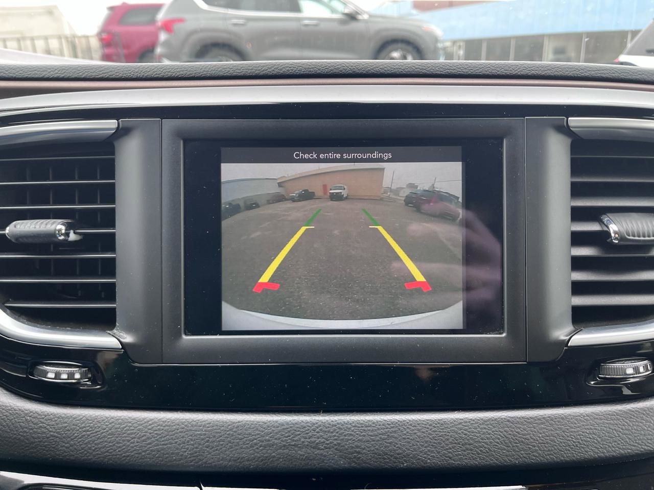 Used 2018 Chrysler Pacifica Touring-L image 37