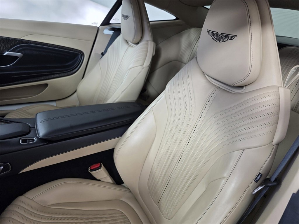 Used 2023 Aston Martin DB11 Coupe image 12