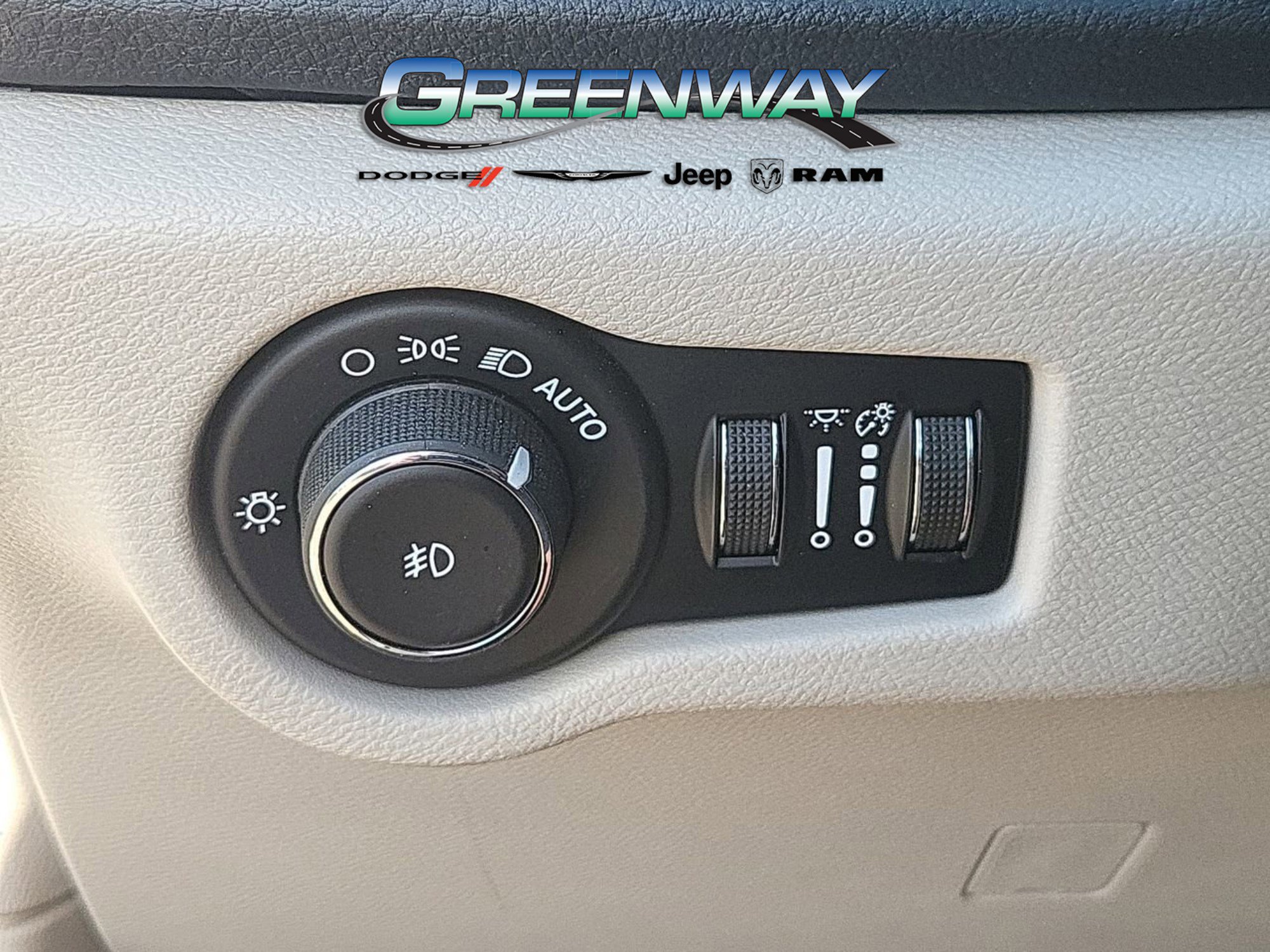 Used 2019 Chrysler Pacifica Limited image 27