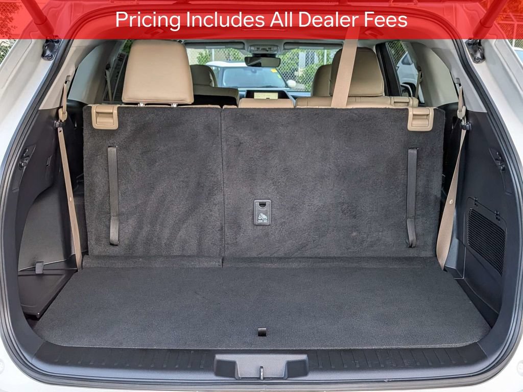 Used 2024 Toyota Highlander XLE FWD image 14