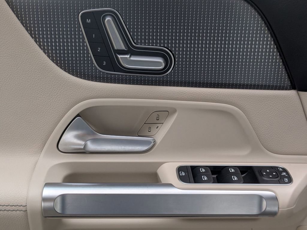 Used 2023 Mercedes-Benz GLB 250 image 12