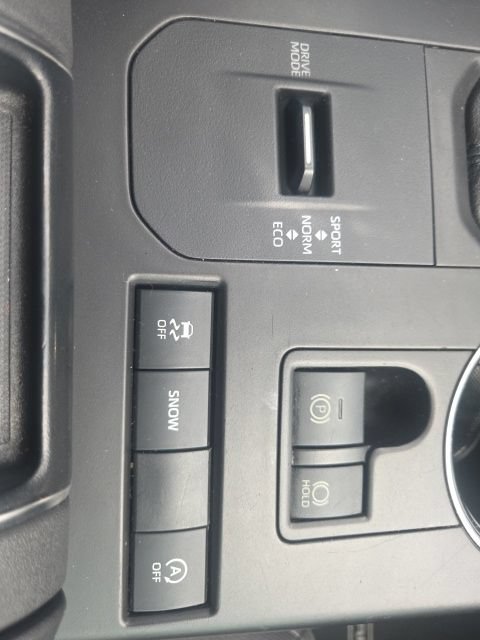 Used 2021 Toyota Highlander L FWD image 33