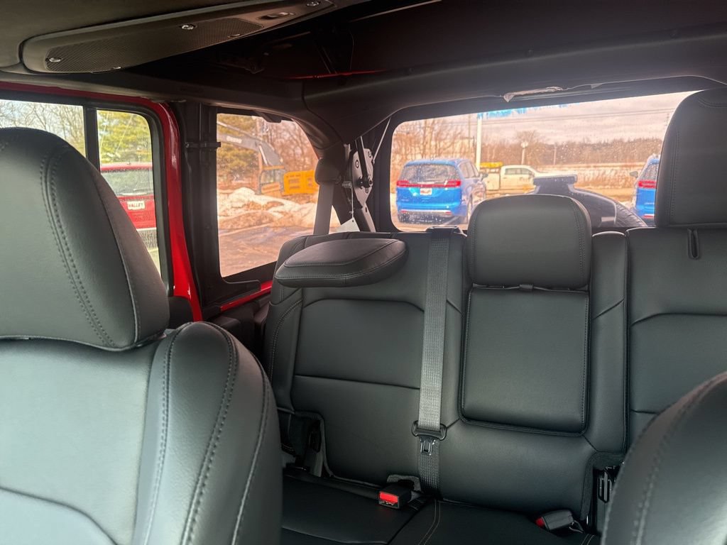 New 2025 Jeep Wrangler Unlimited Sahara AWD/4WD image 31