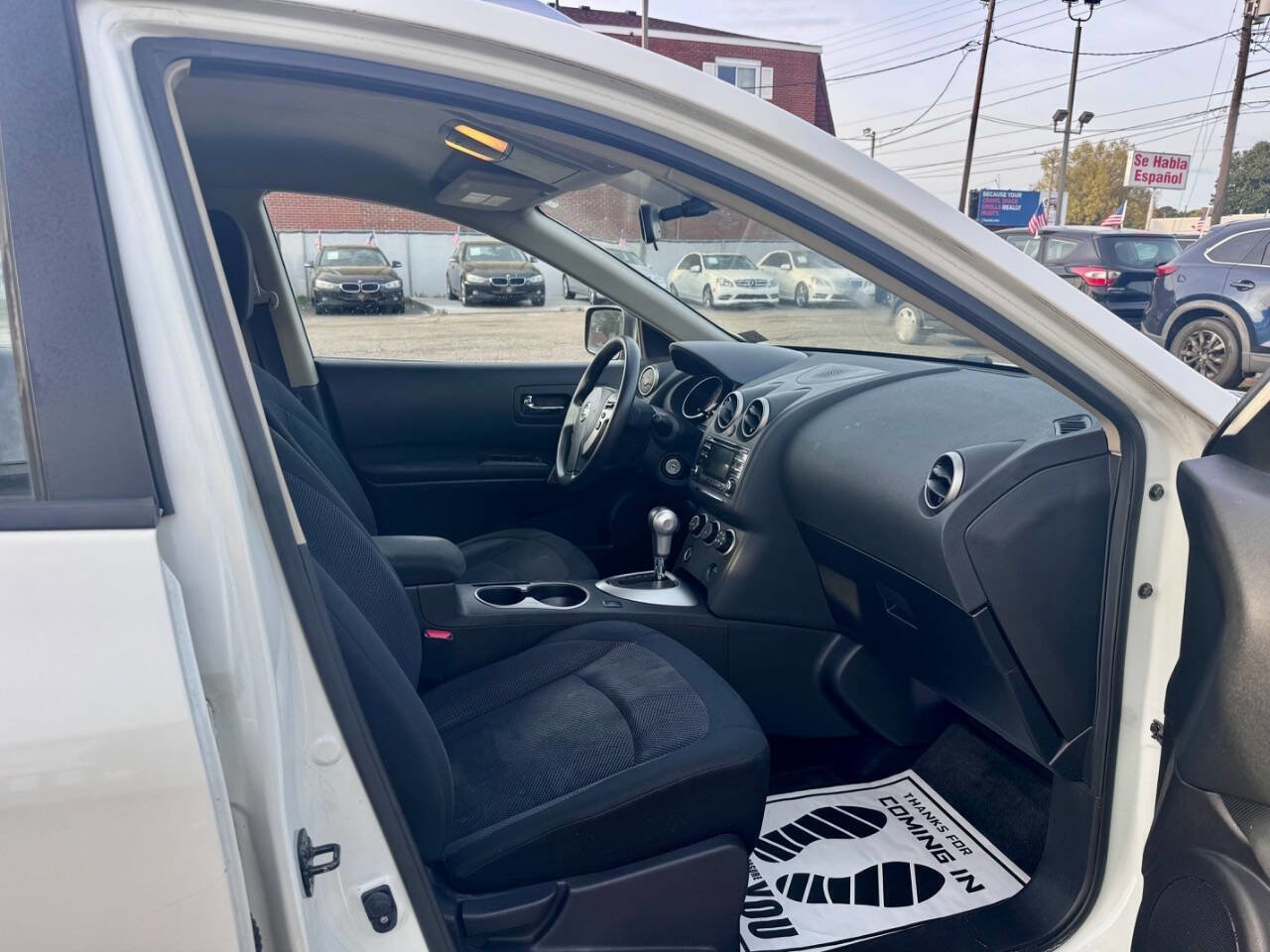 Used 2015 Nissan Rogue S w/ Convenience Package AWD/4WD image 10