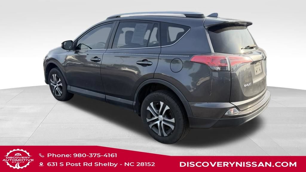 Used 2018 Toyota RAV4 LE FWD image 7