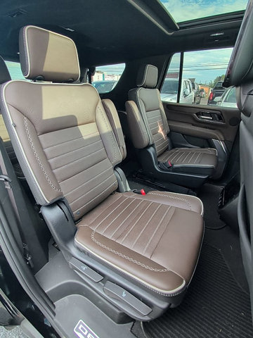 Used 2025 GMC Yukon Denali Ultimate AWD/4WD image 35